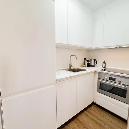 Bright Flat 1 Min From With Parking Lägenhet *