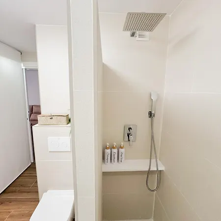 Bright Flat 1 Min From With Parking * Fuengirola